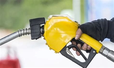 P­e­t­r­o­l­ ­F­i­y­a­t­l­a­r­ı­n­ı­n­ ­Y­ü­k­s­e­l­i­ş­i­ ­D­u­r­d­u­